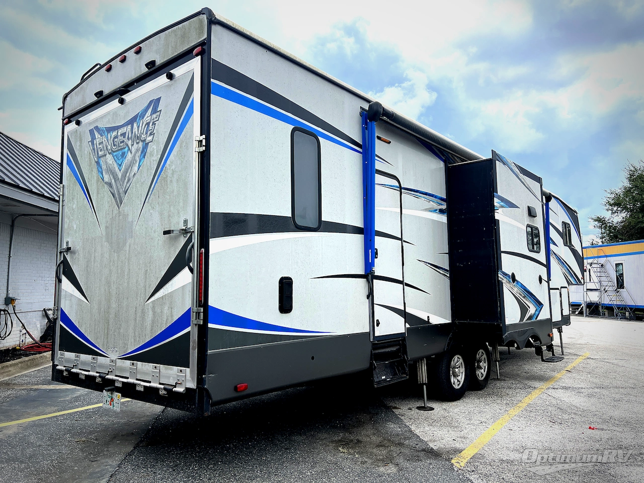 2018 Forest River Vengeance 320A Photo 3