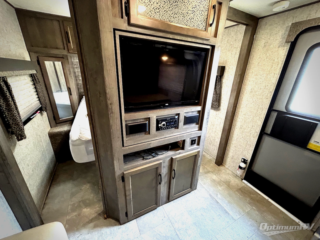 2019 Coachmen Apex Ultra-Lite 249RBS Photo 8