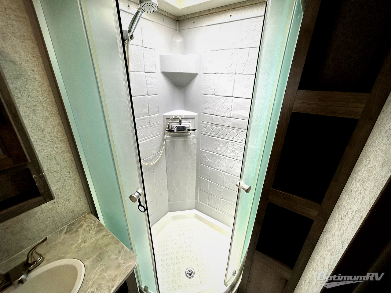 2019 Coachmen Apex Ultra-Lite 249RBS Photo 14