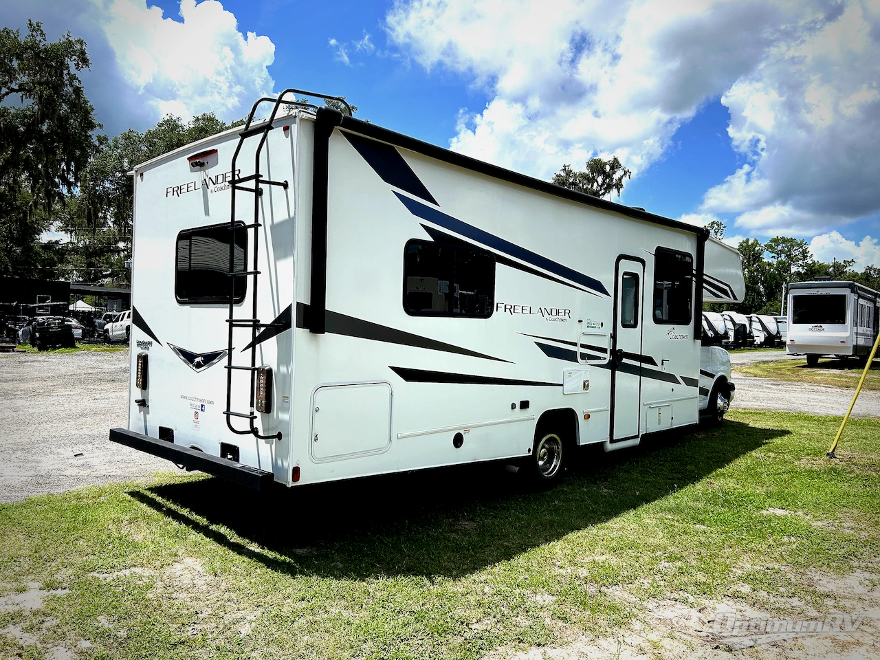 2023 Coachmen Freelander 27QB Photo 2