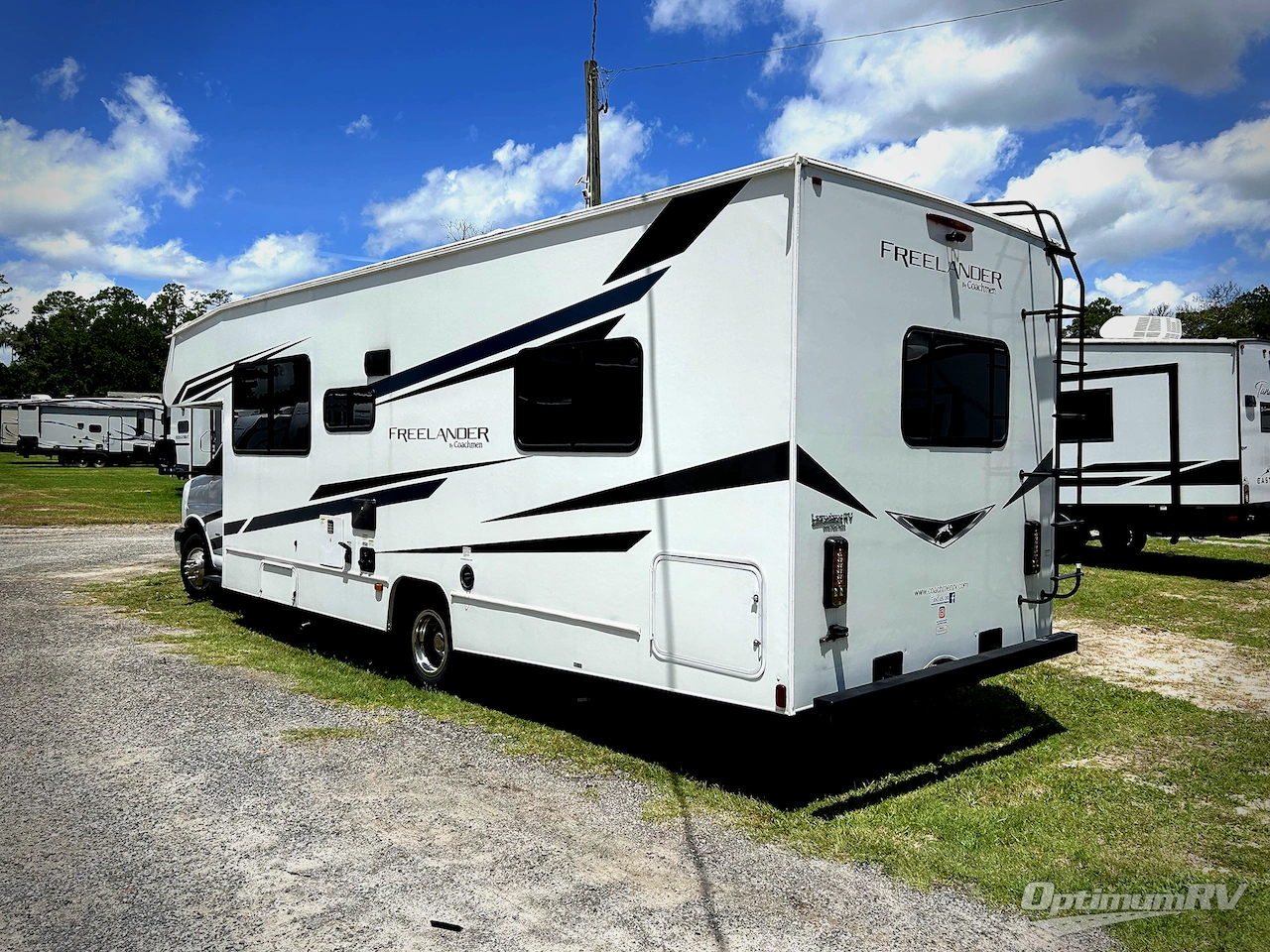 2023 Coachmen Freelander 27QB Photo 3
