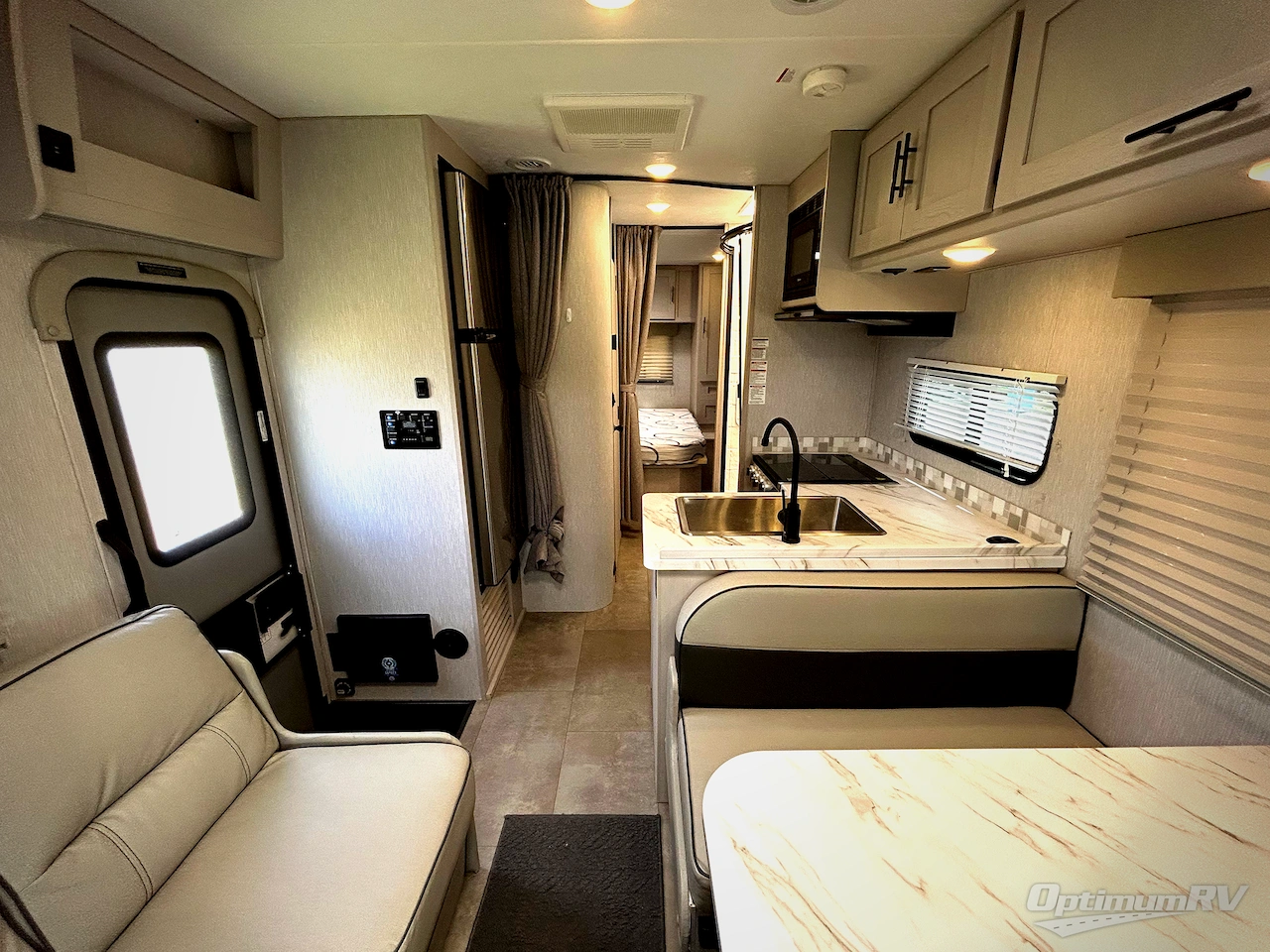 2023 Coachmen Freelander 27QB Photo 4