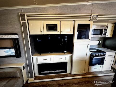 2021 VanLeigh Pinecrest 305RLP RV Photo 2