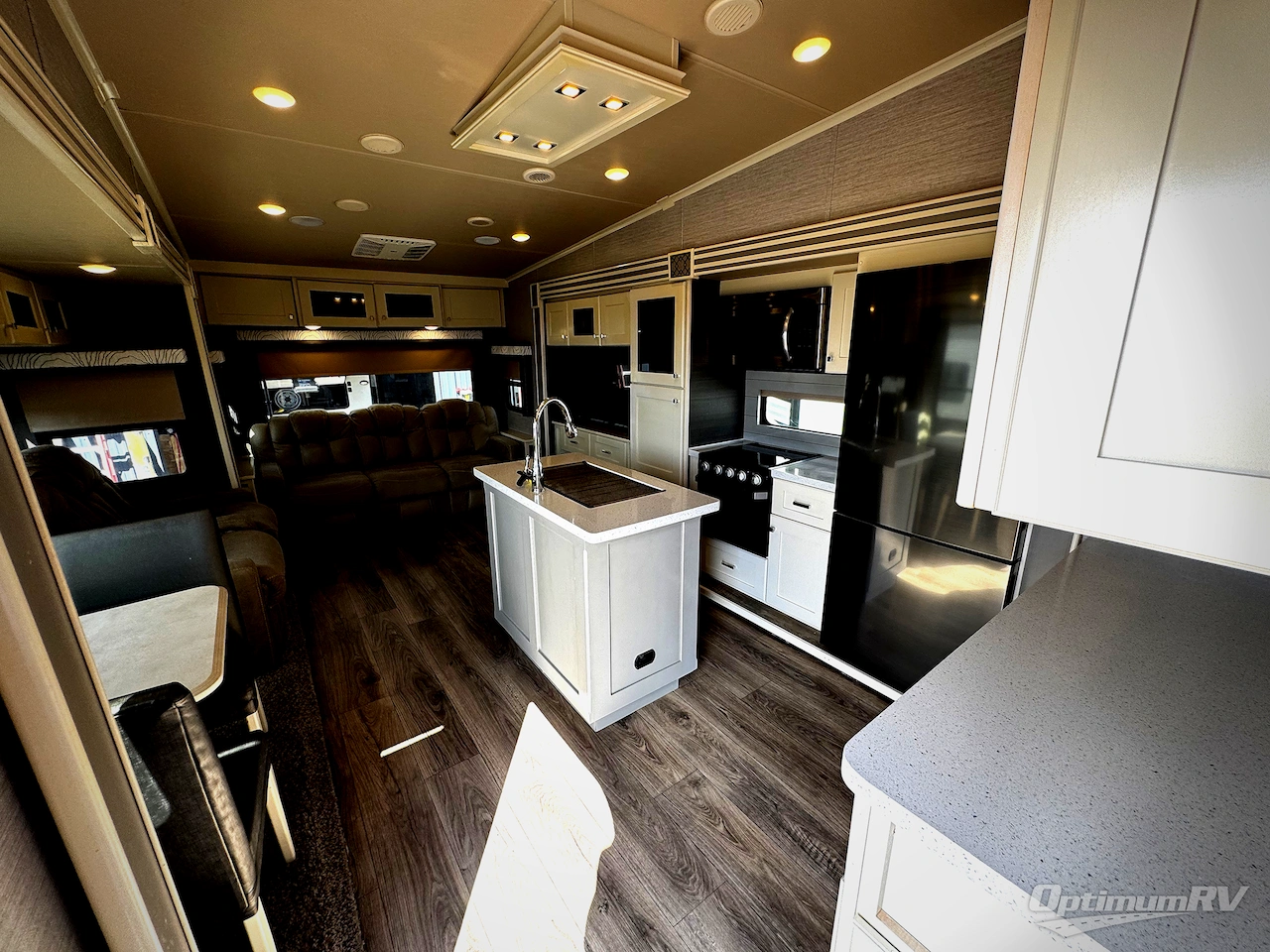 2021 VanLeigh Pinecrest 305RLP Photo 2