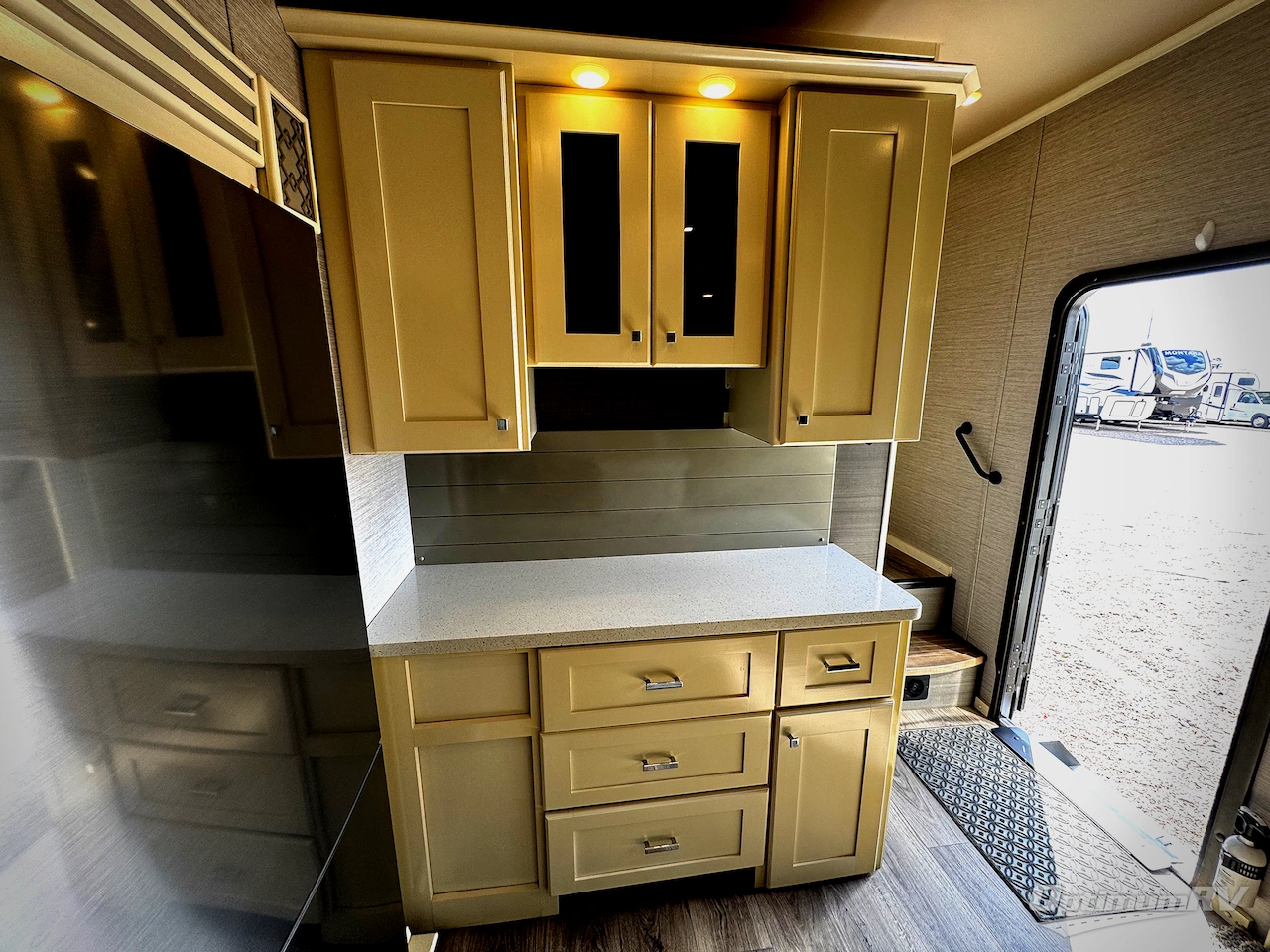 2021 VanLeigh Pinecrest 305RLP Photo 14