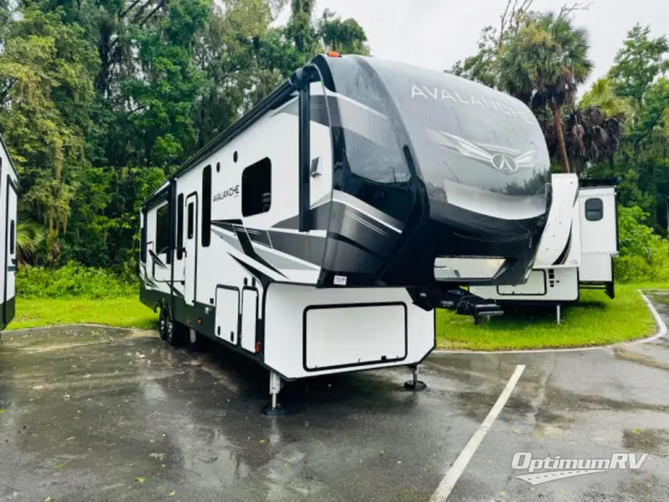 2021 Keystone Avalanche 338GK RV Photo 1
