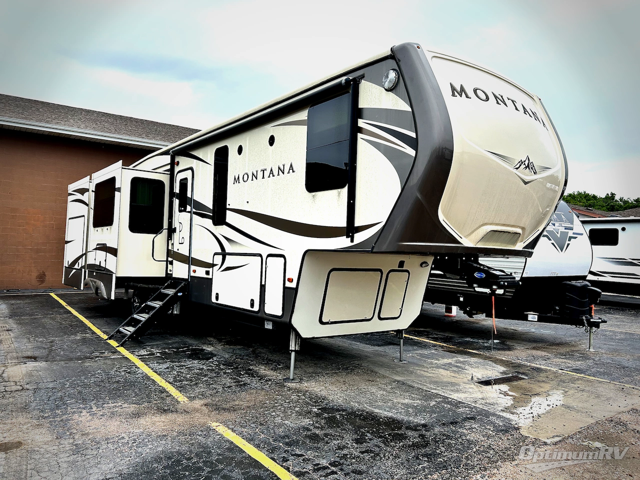2017 Keystone Montana 3661RL Photo 1