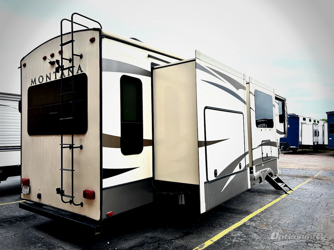 2017 Keystone Montana 3661RL Photo 2