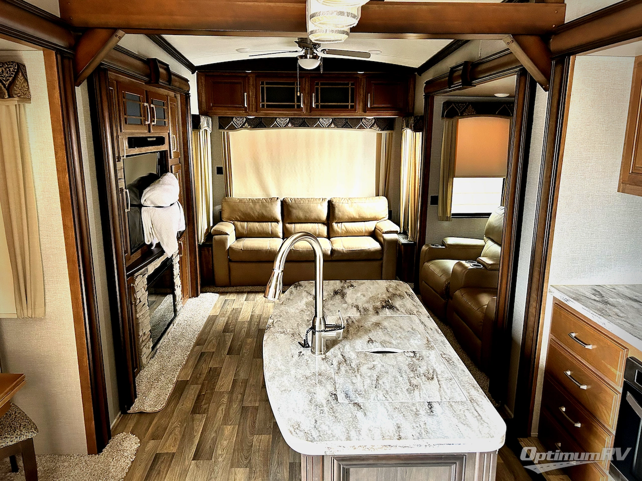 2017 Keystone Montana 3661RL Photo 4