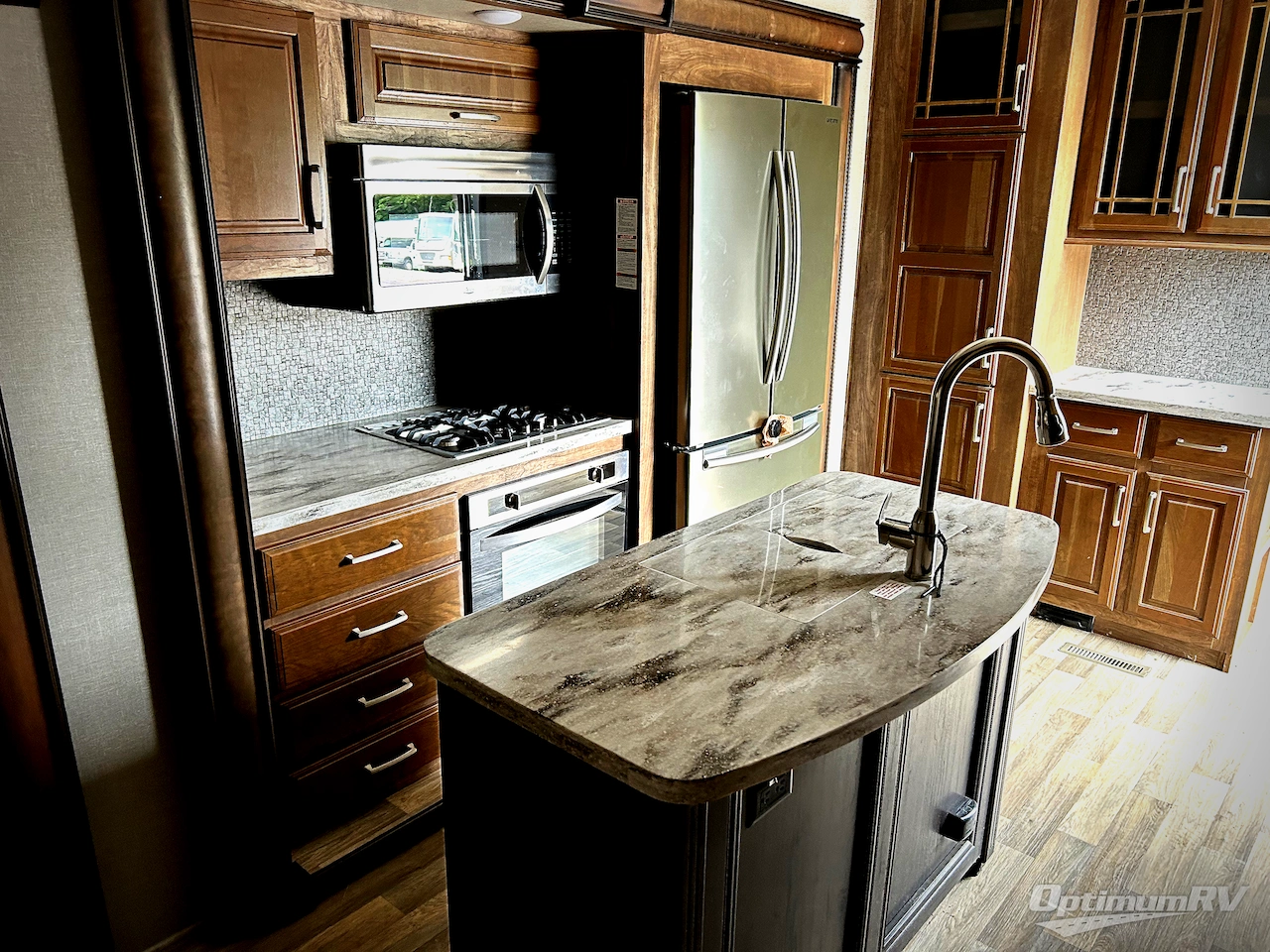 2017 Keystone Montana 3661RL Photo 6