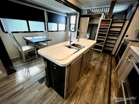 2023 Keystone Avalanche 295RK RV Photo 2