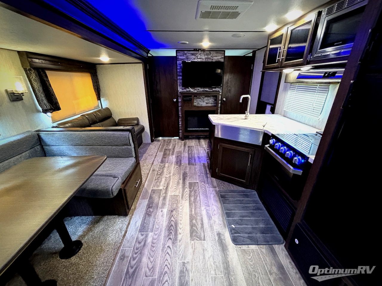 2019 Forest River Cherokee Alpha Wolf 26DBH-L Photo 5