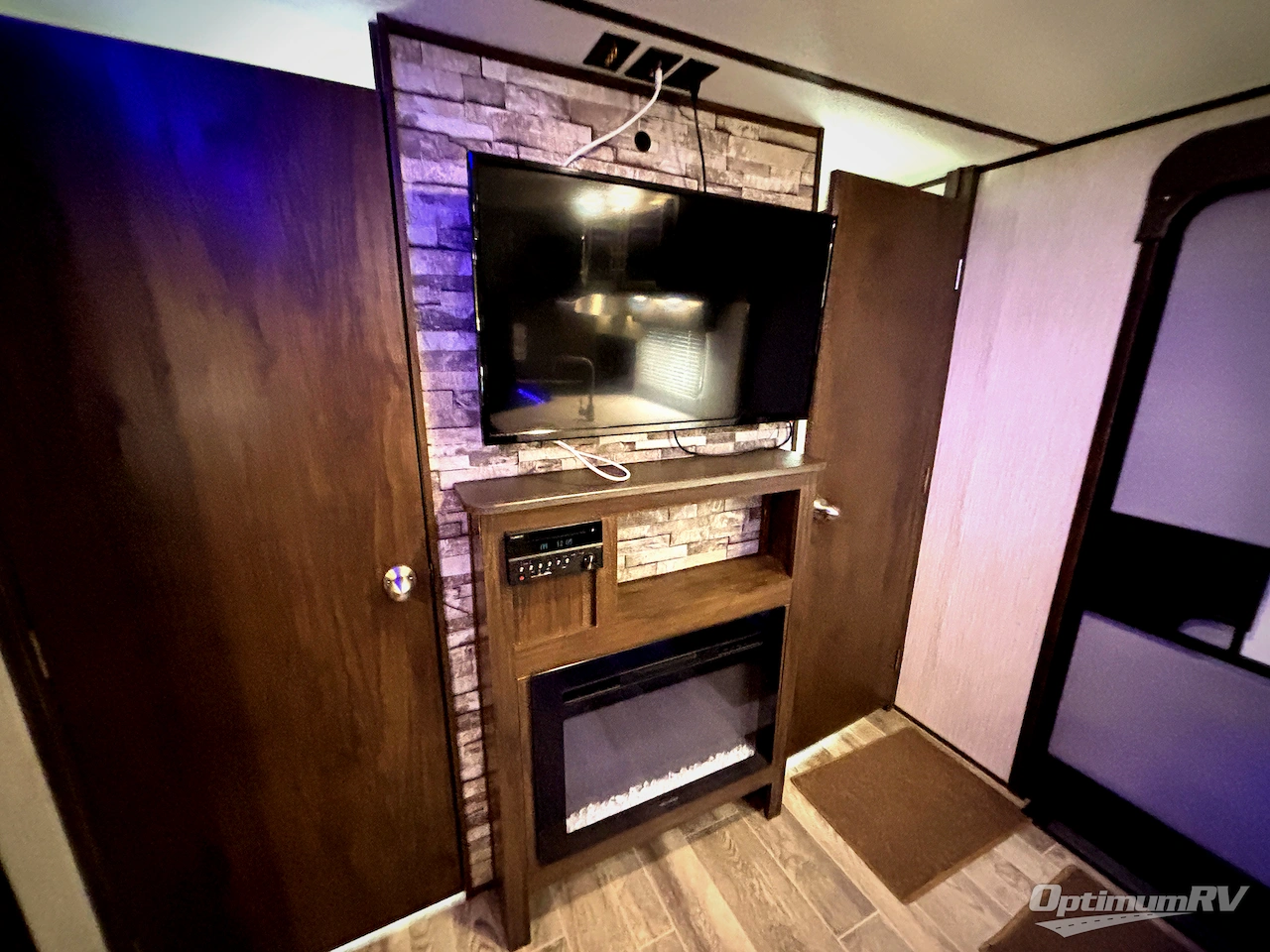 2019 Forest River Cherokee Alpha Wolf 26DBH-L Photo 8