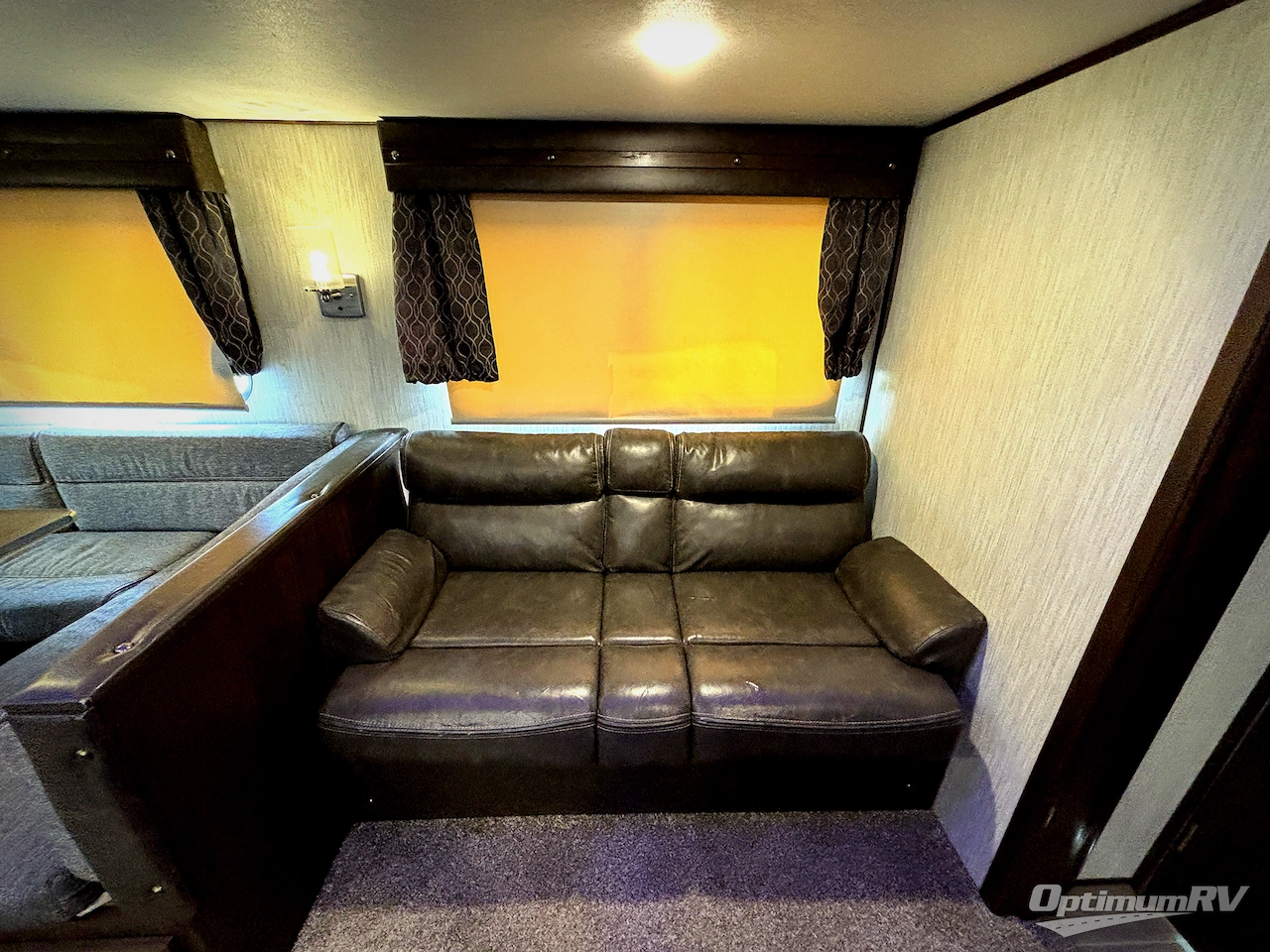 2019 Forest River Cherokee Alpha Wolf 26DBH-L Photo 10