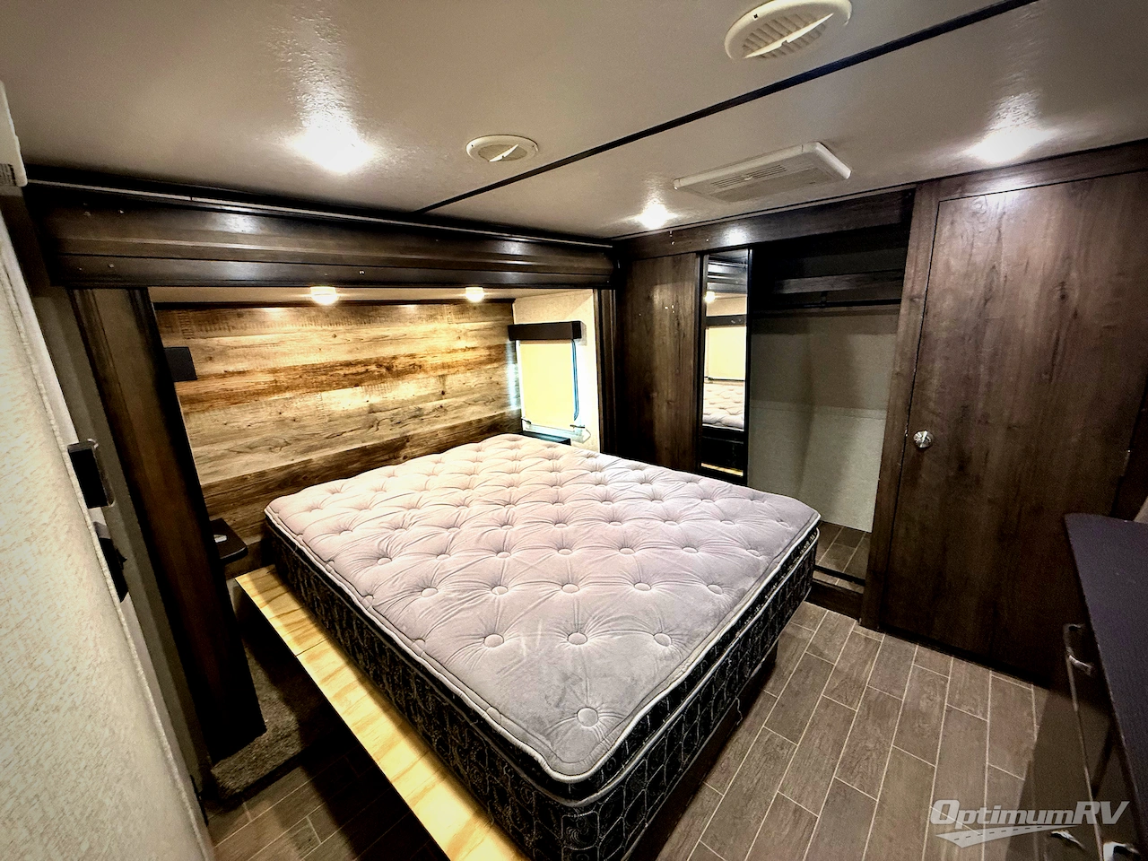 2020 Keystone Montana 3855BR Photo 19