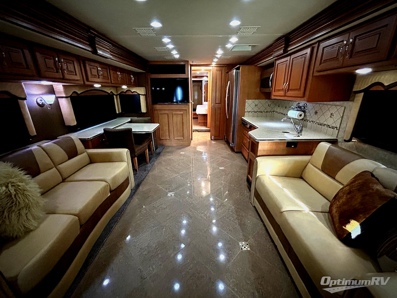 2013 Fleetwood Discovery 36J Photo 4