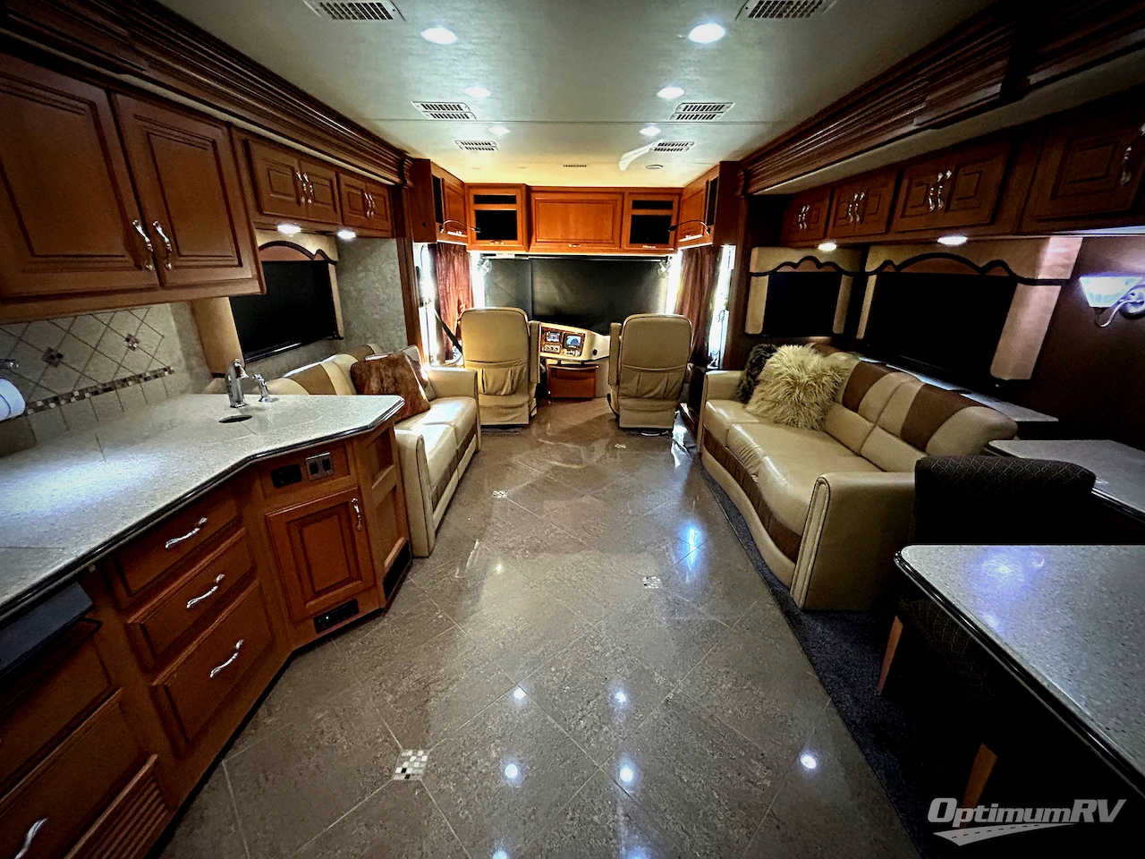 2013 Fleetwood Discovery 36J Photo 5