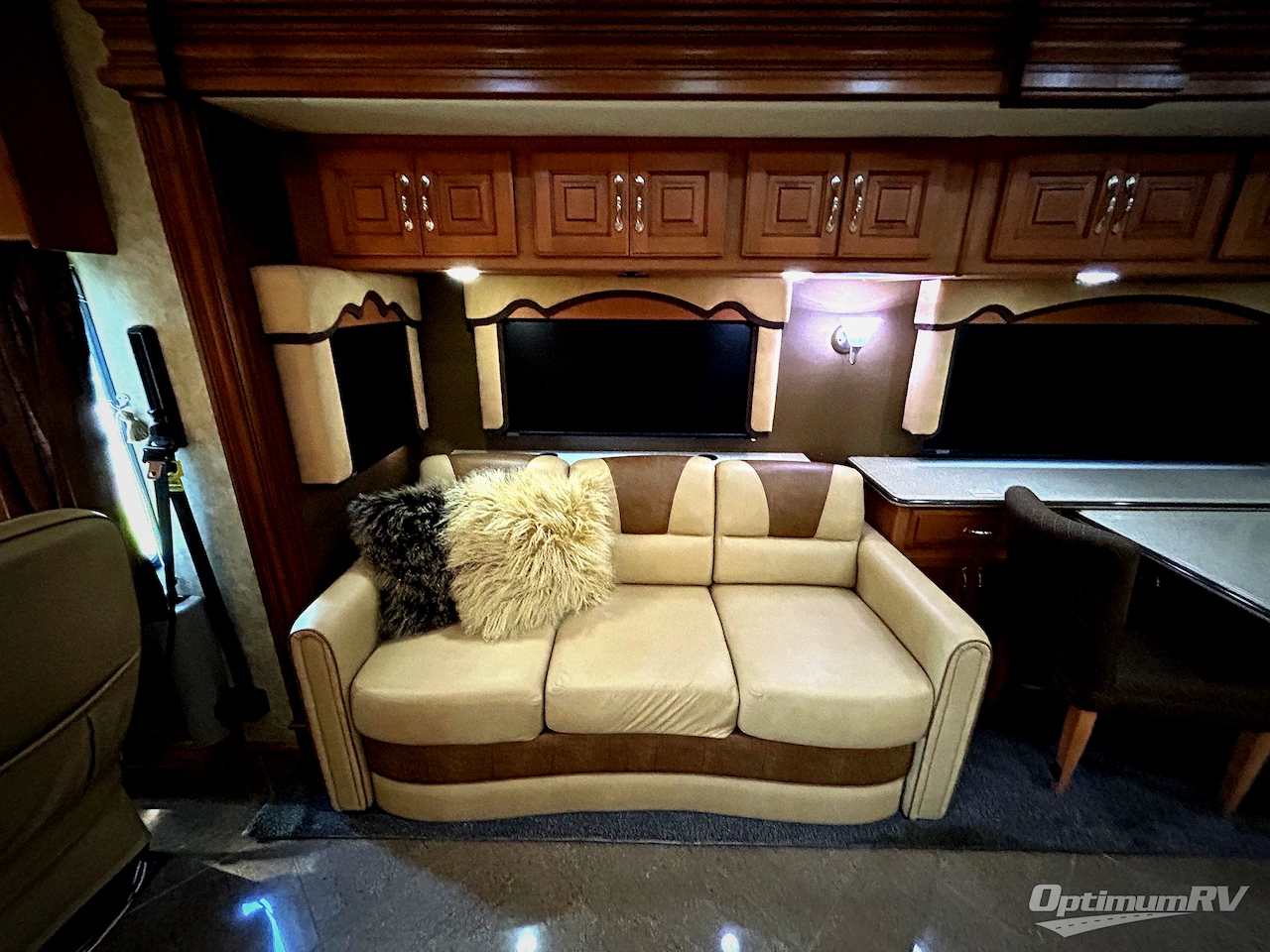 2013 Fleetwood Discovery 36J Photo 10