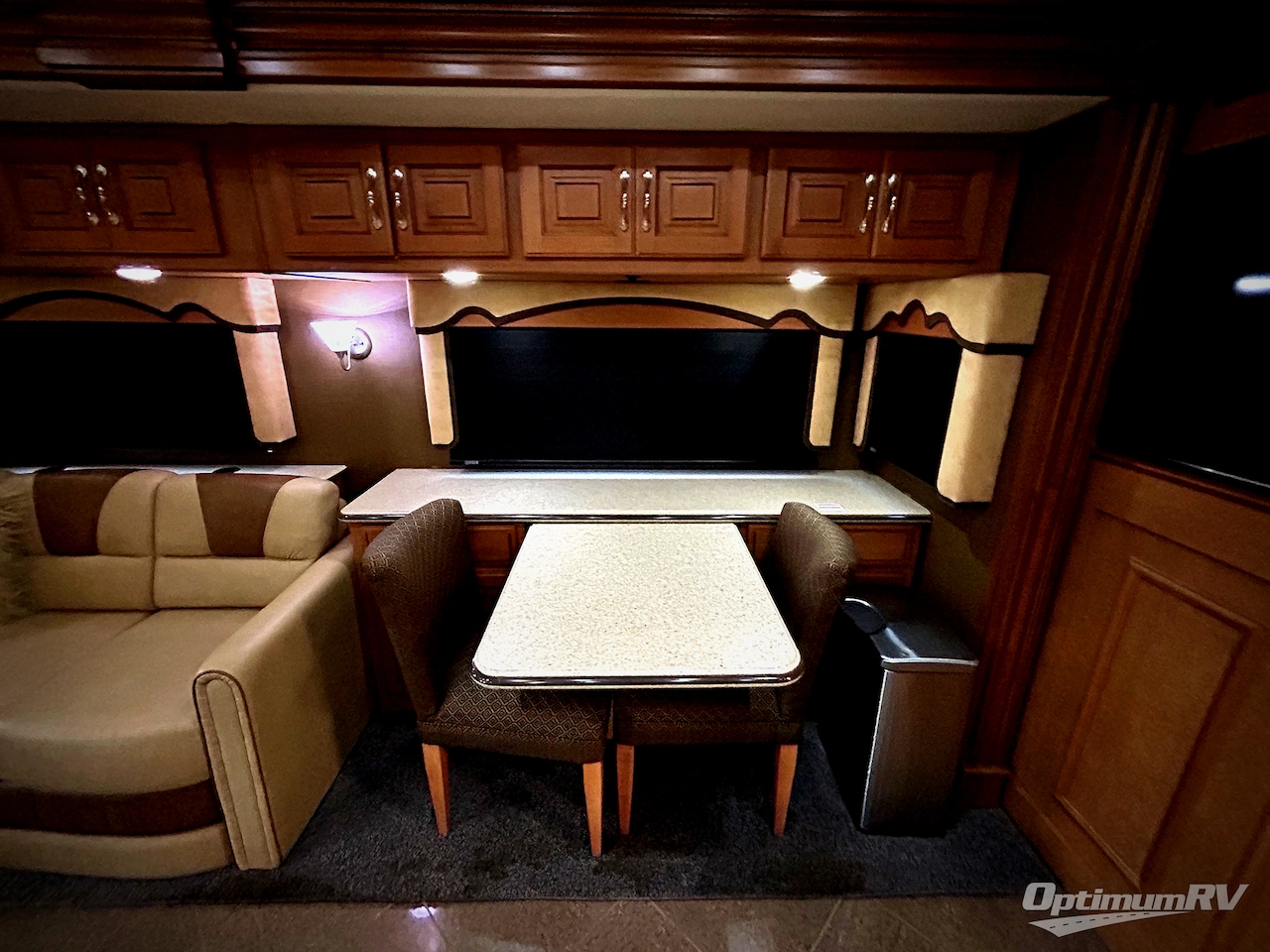 2013 Fleetwood Discovery 36J Photo 11