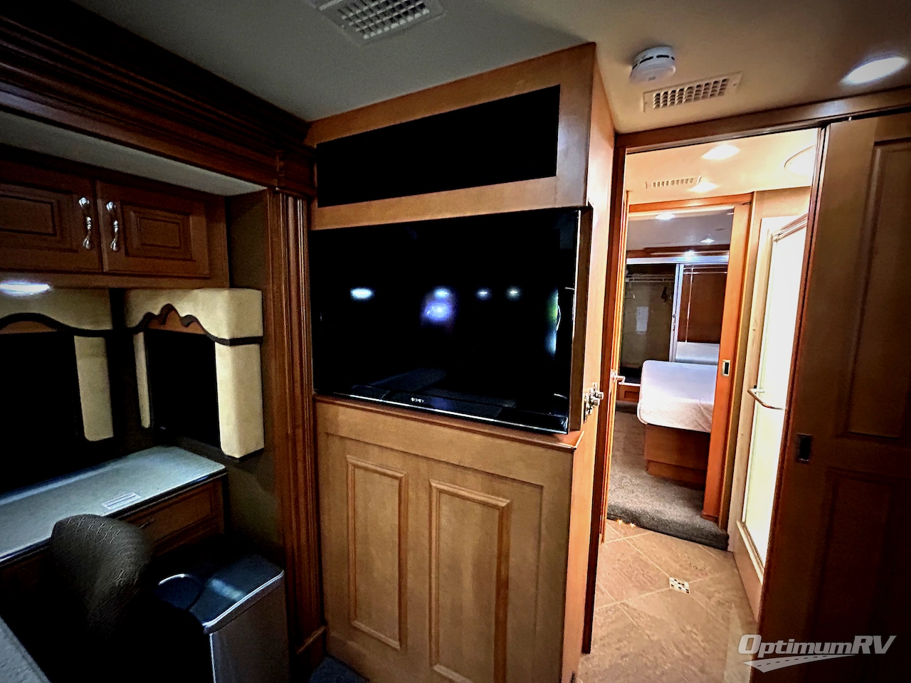 2013 Fleetwood Discovery 36J Photo 12