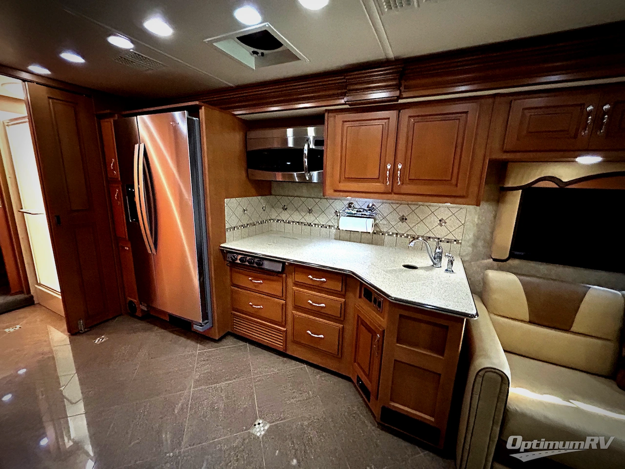 2013 Fleetwood Discovery 36J Photo 14
