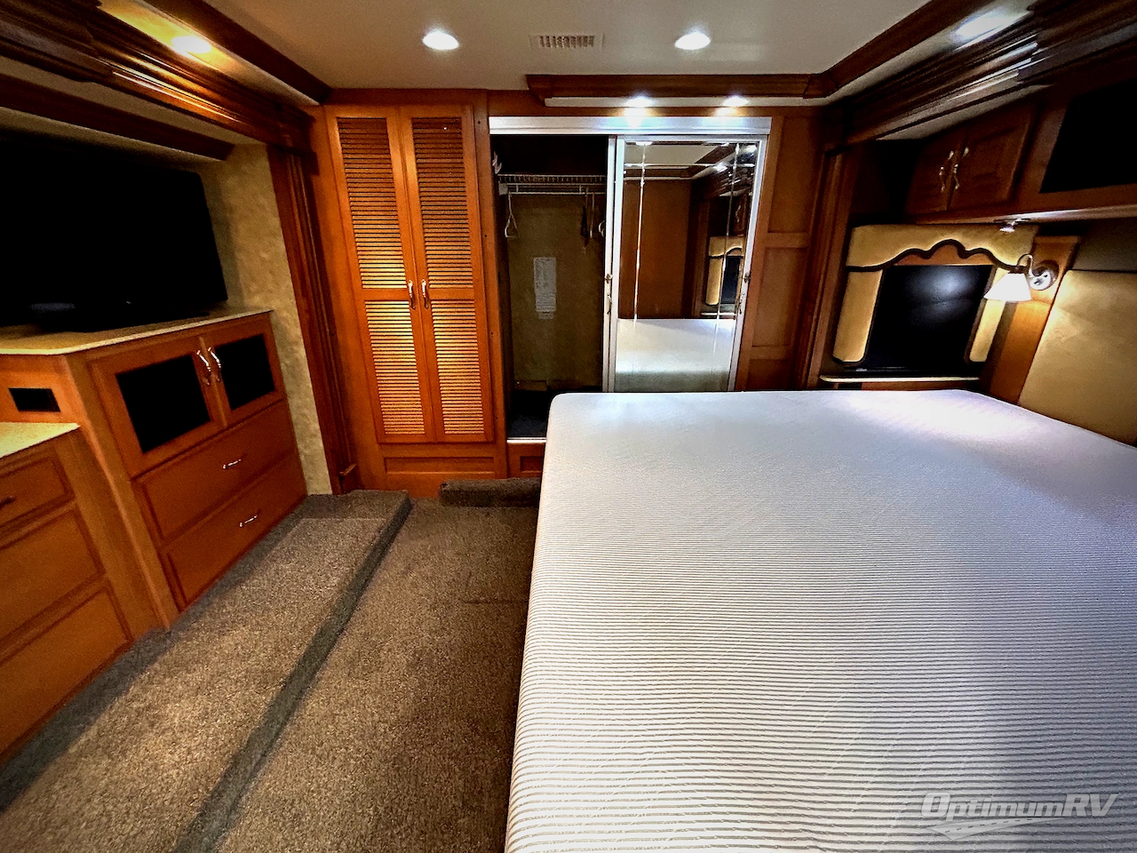 2013 Fleetwood Discovery 36J Photo 18