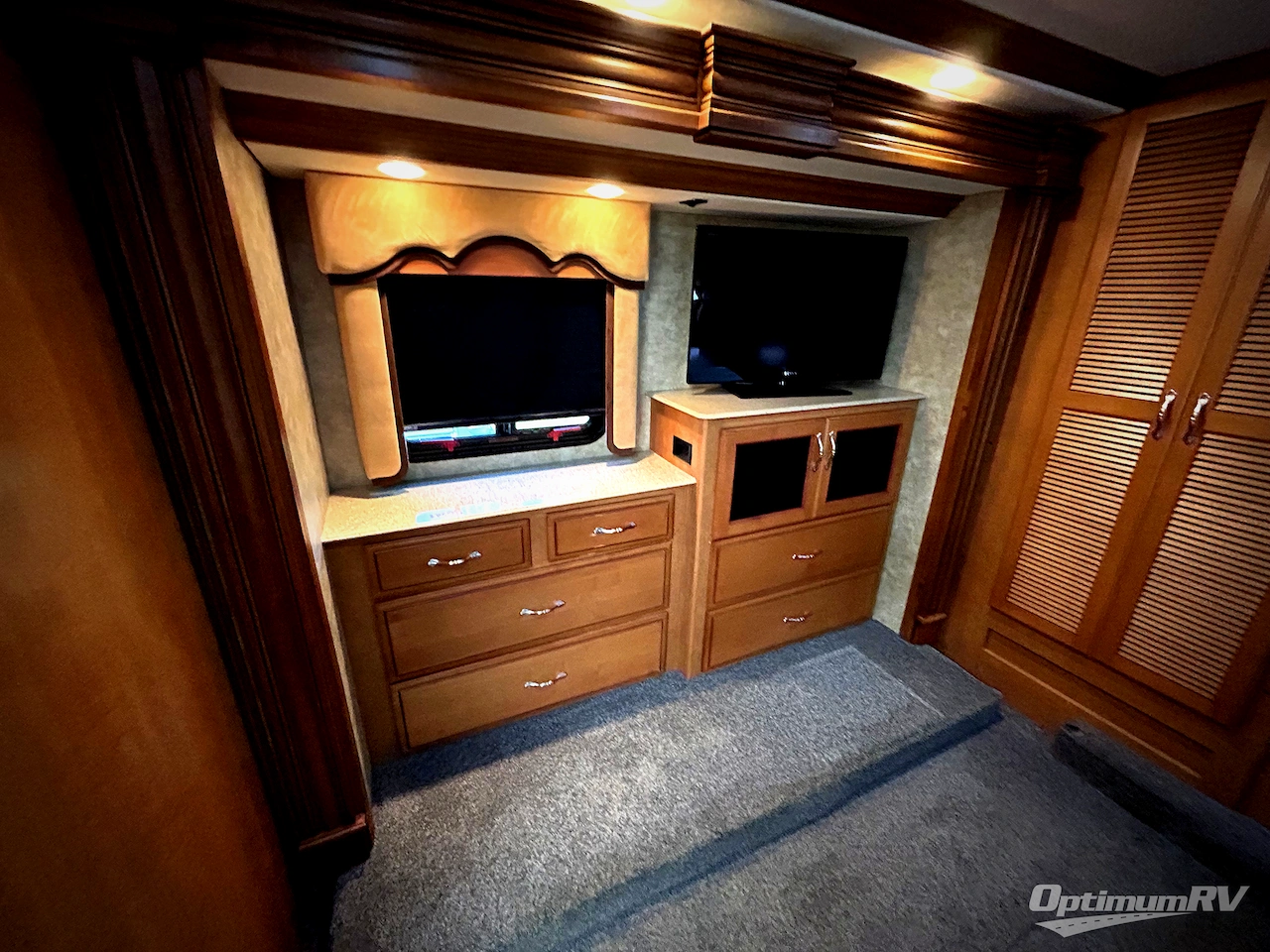 2013 Fleetwood Discovery 36J Photo 20