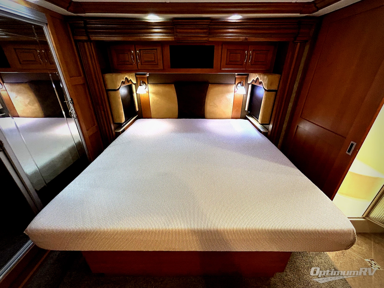 2013 Fleetwood Discovery 36J Photo 19