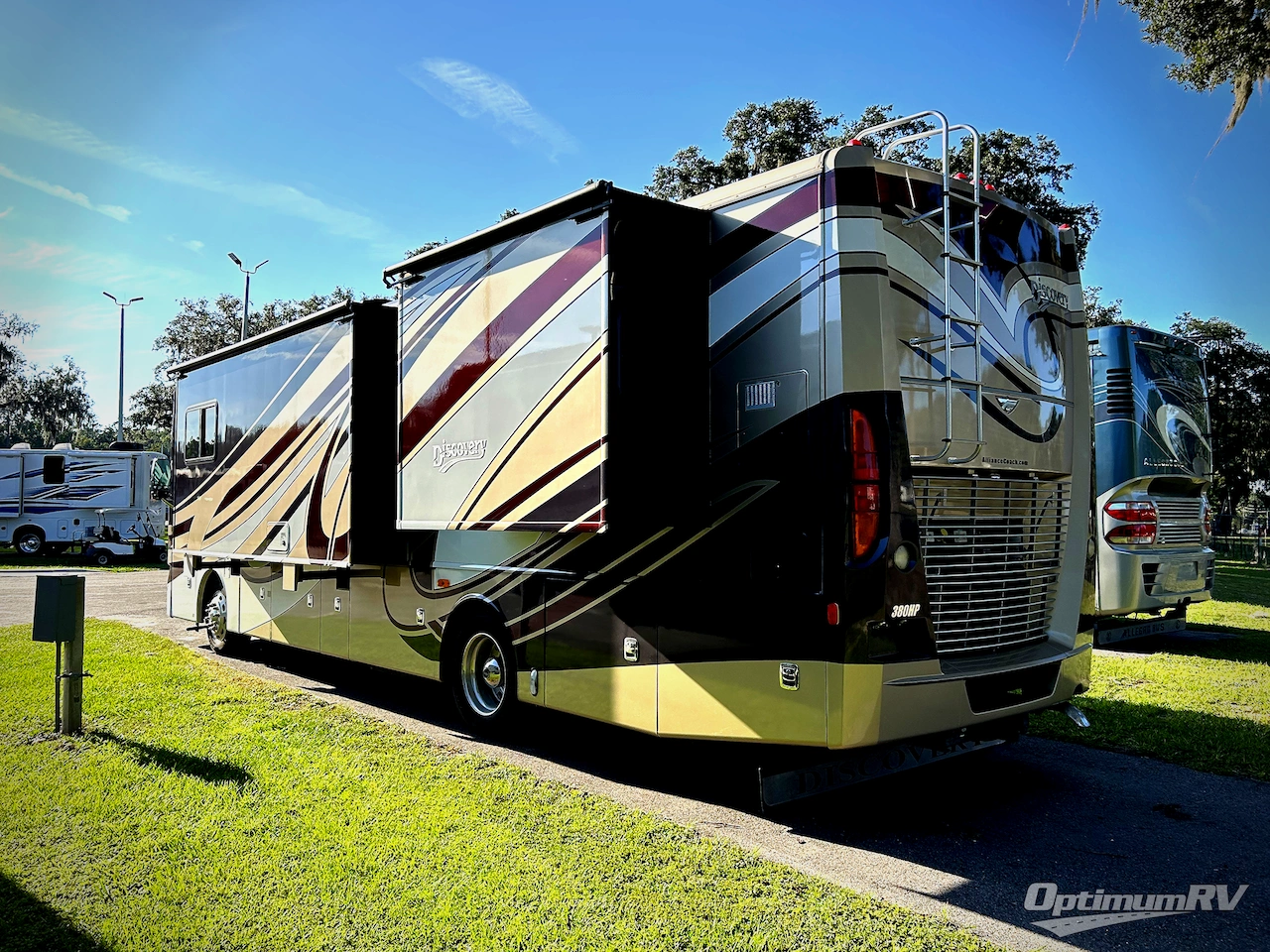 2013 Fleetwood Discovery 36J Photo 3