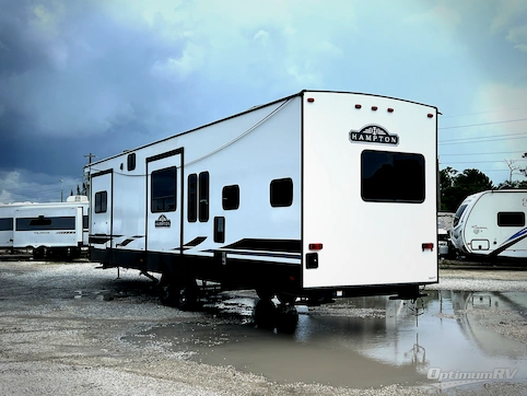 2022 CrossRoads Hampton HP380RKS RV Photo 3