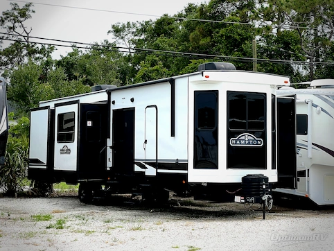 Used 2022 CrossRoads Hampton HP380RKS Featured Photo