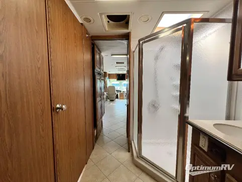 2006 Tiffin Phaeton 40QSH RV Photo 4