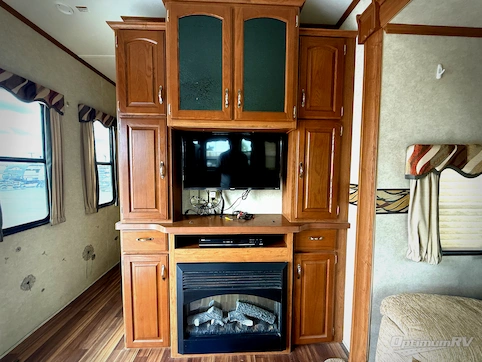 2012 CrossRoads Hampton HT350FK RV Photo 2