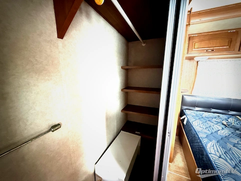 2012 CrossRoads Hampton HT350FK RV Photo 4