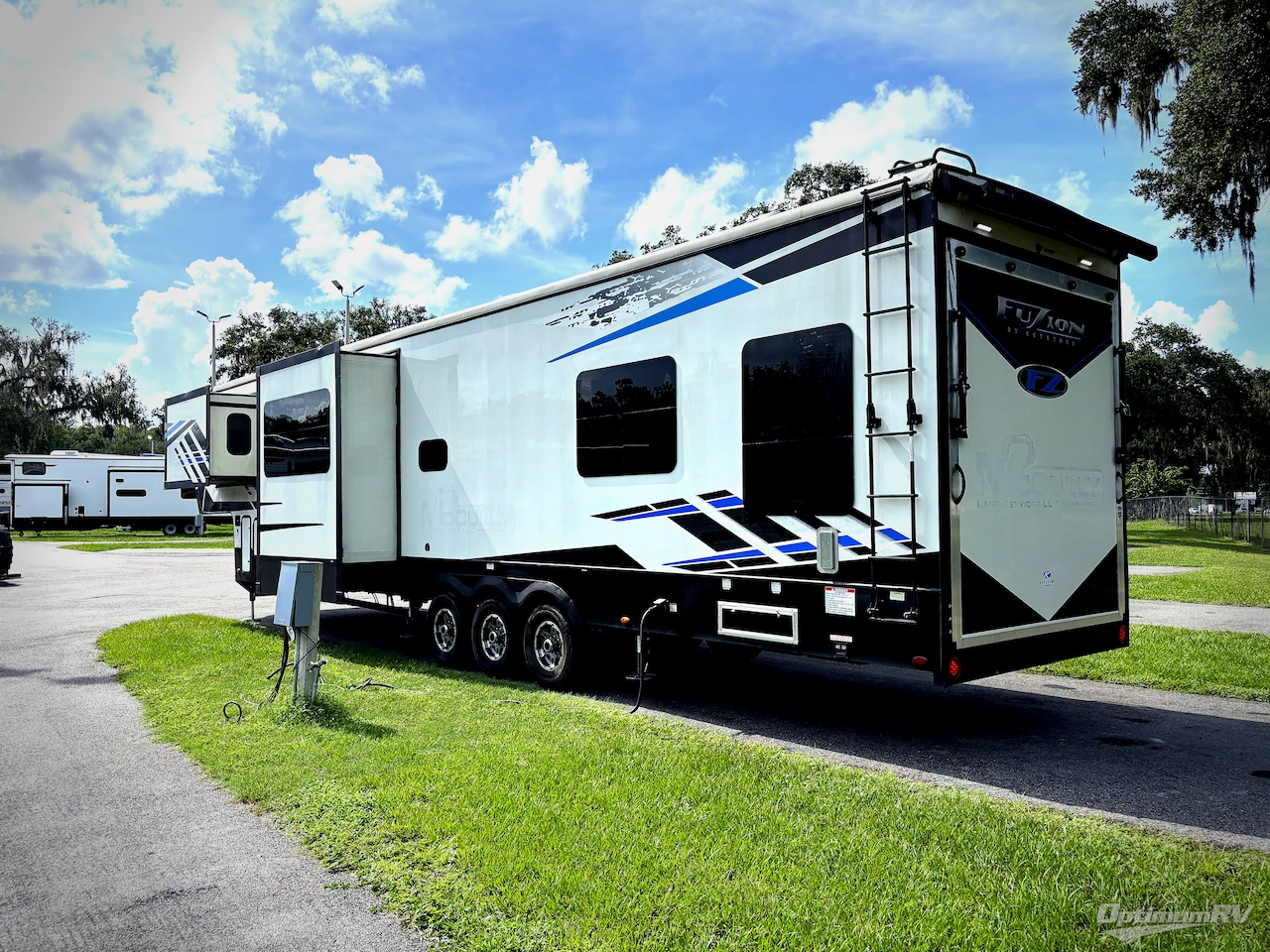2022 Keystone Fuzion 430 Photo 3