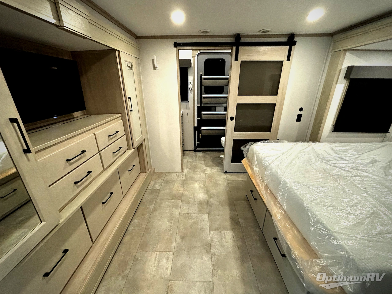 2025 Grand Design Solitude 391DL Photo 20