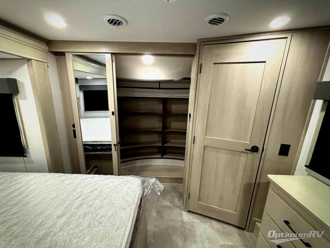 2025 Grand Design Solitude 391DL Photo 9