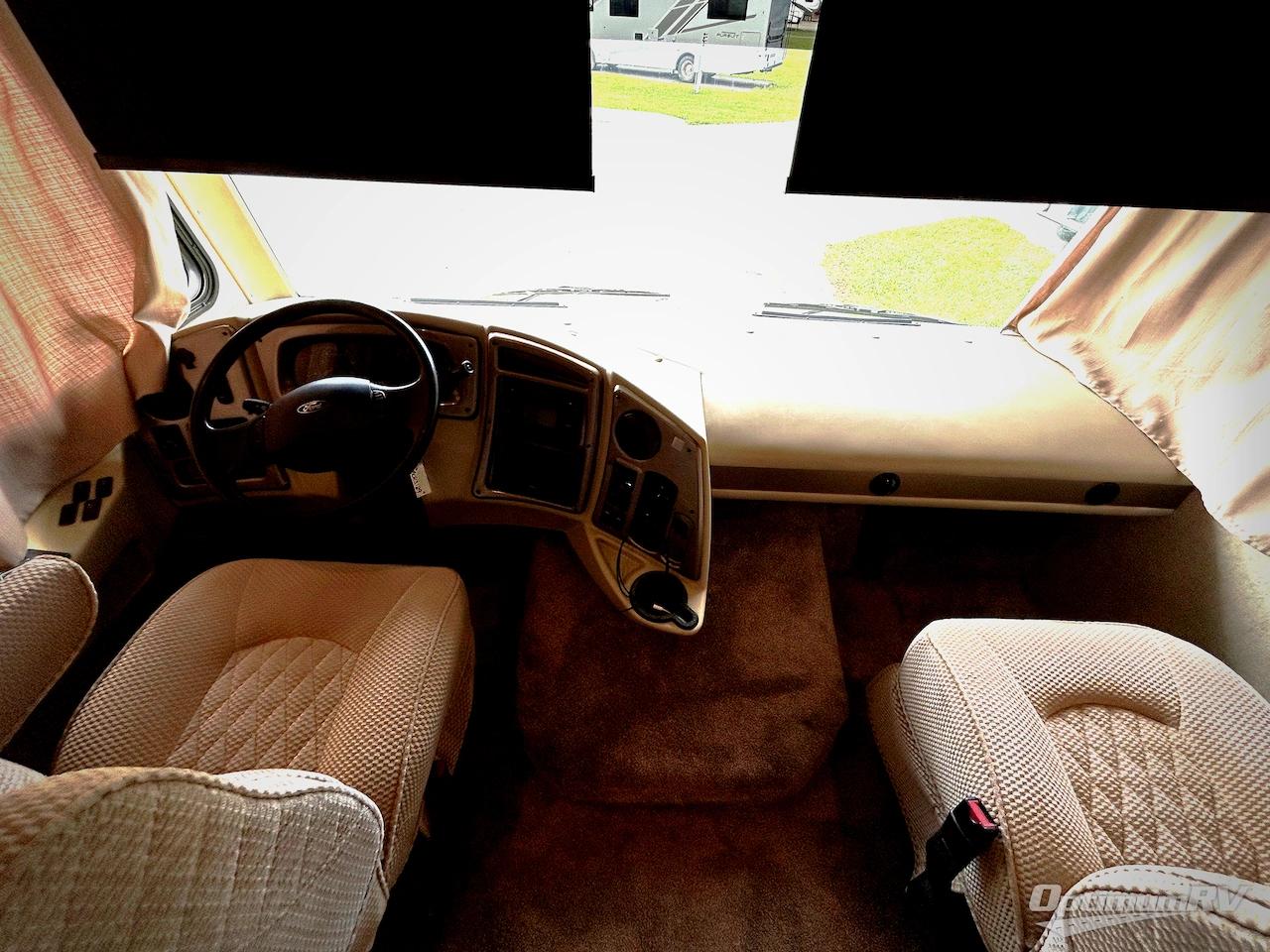 2013 Coachmen Encounter 36KS Photo 8