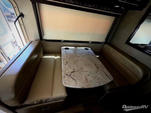 2017 Thor Quantum PD31 RV Photo 3