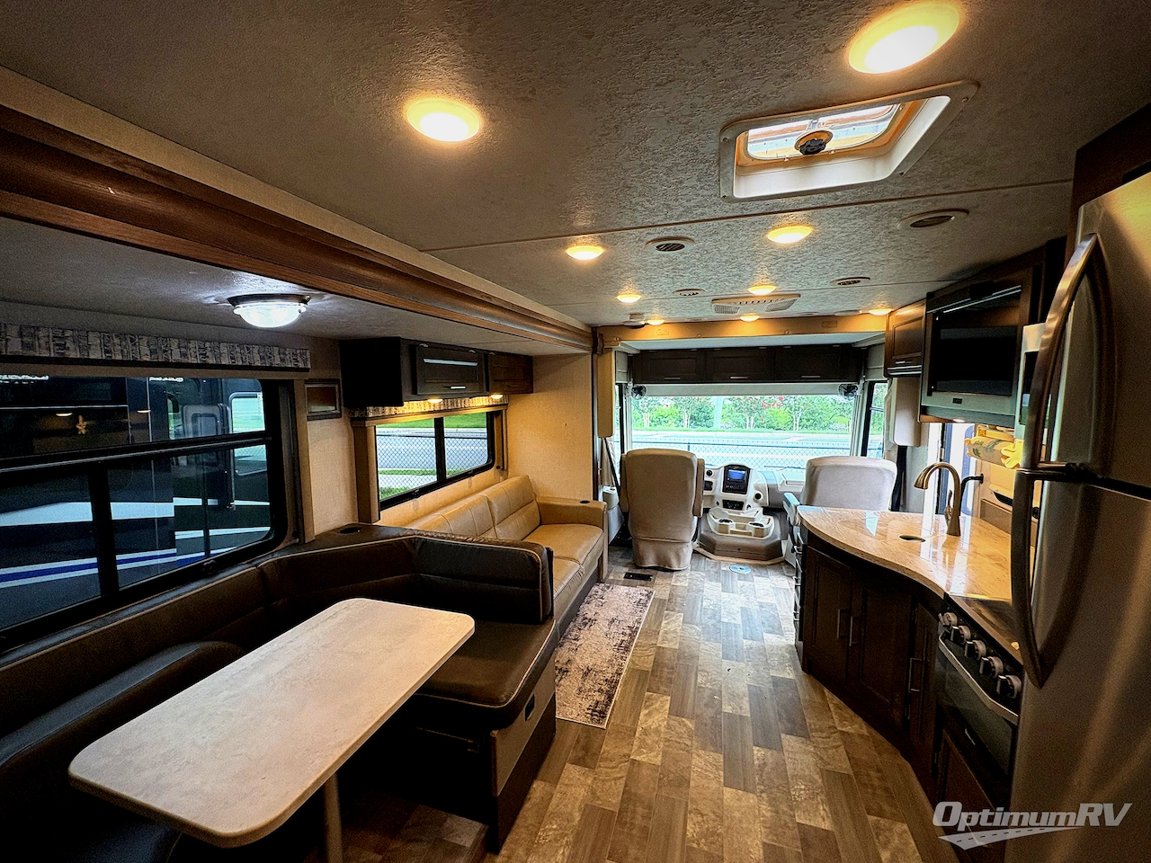 2019 Coachmen Mirada 35BH Photo 9