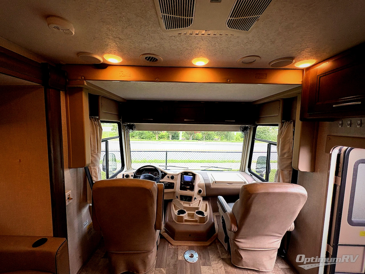 2019 Coachmen Mirada 35BH Photo 12