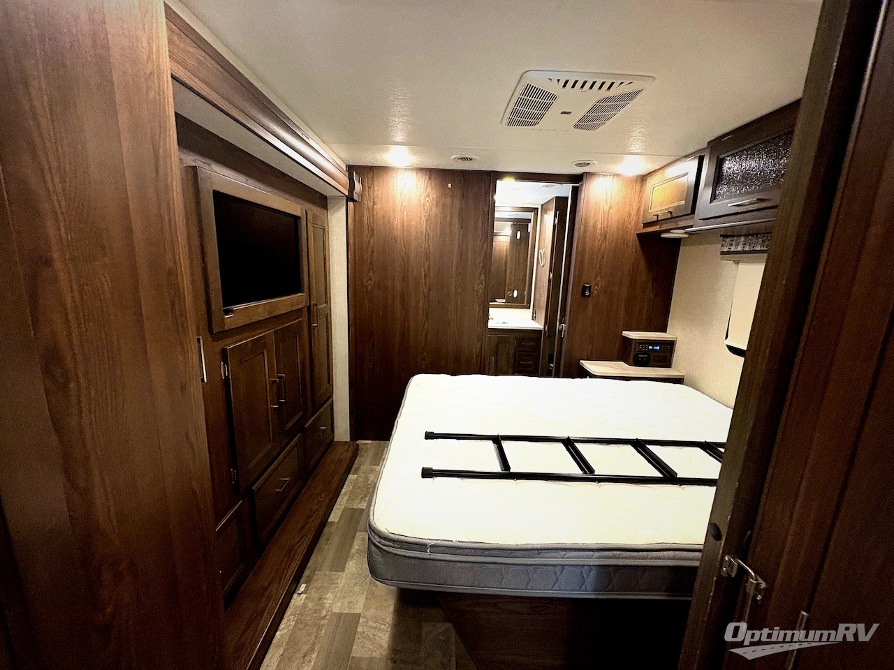 2019 Coachmen Mirada 35BH Photo 16