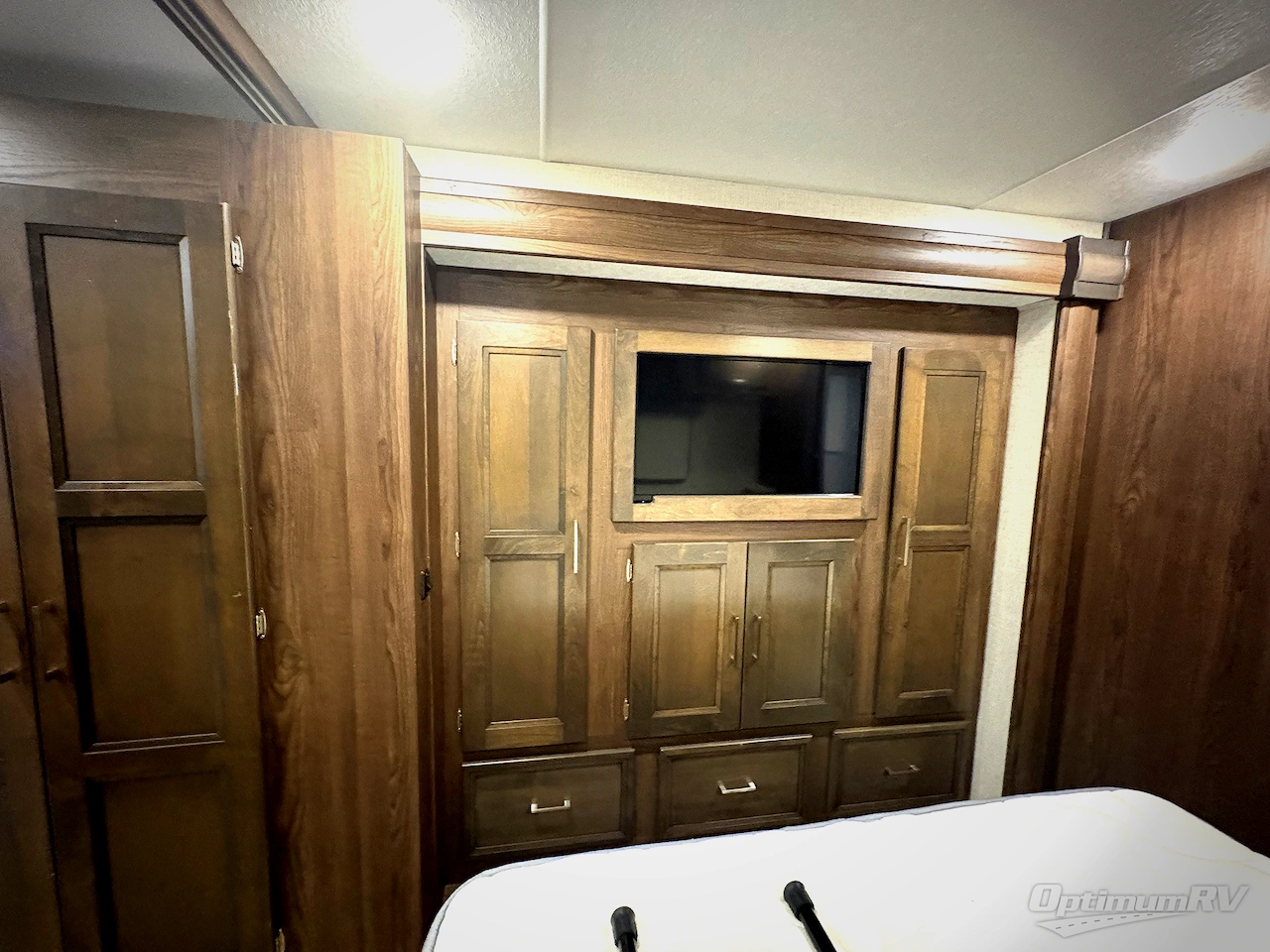 2019 Coachmen Mirada 35BH Photo 17