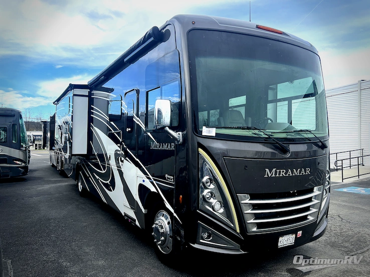 2022 Thor Miramar 37.1 RV Photo 1