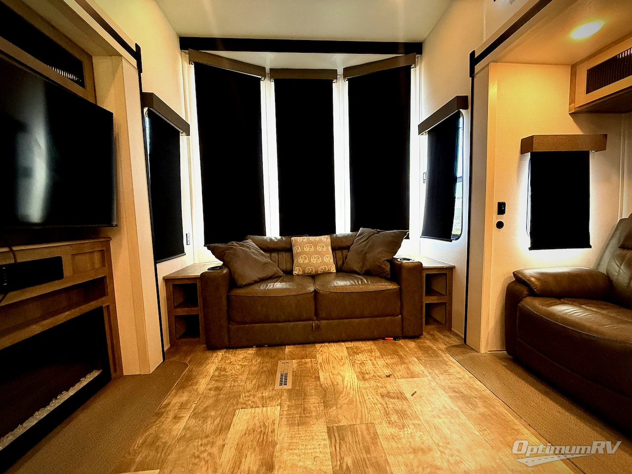 2025 Palomino Puma Destination 402LFT Photo 24