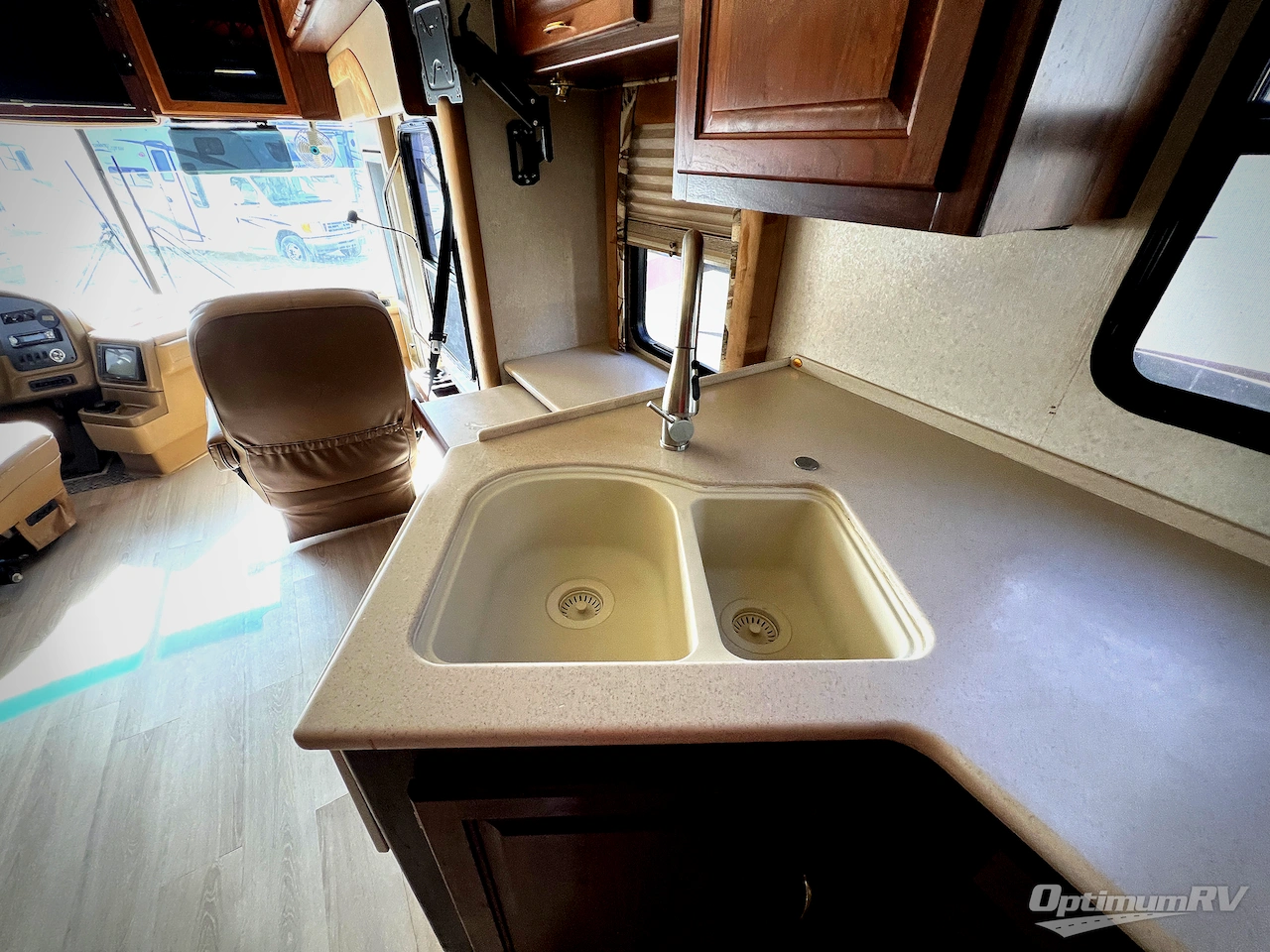 2003 National RV Tropical T350 Photo 13