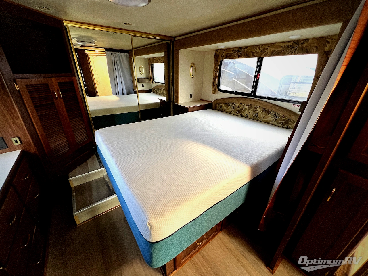 2003 National RV Tropical T350 Photo 22