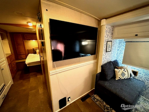 2014 Winnebago Vista 35F RV Photo 3