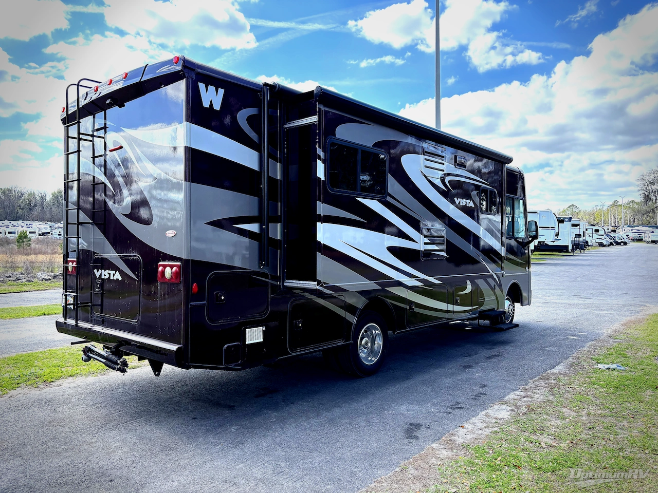 2014 Winnebago Vista 35F Photo 2