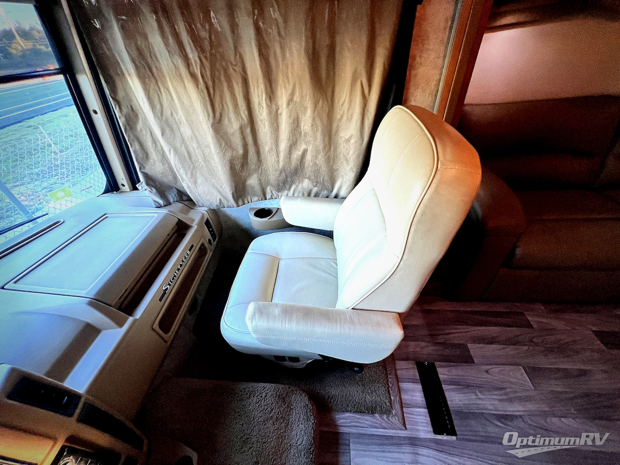 2012 Winnebago Sightseer 33C Photo 9